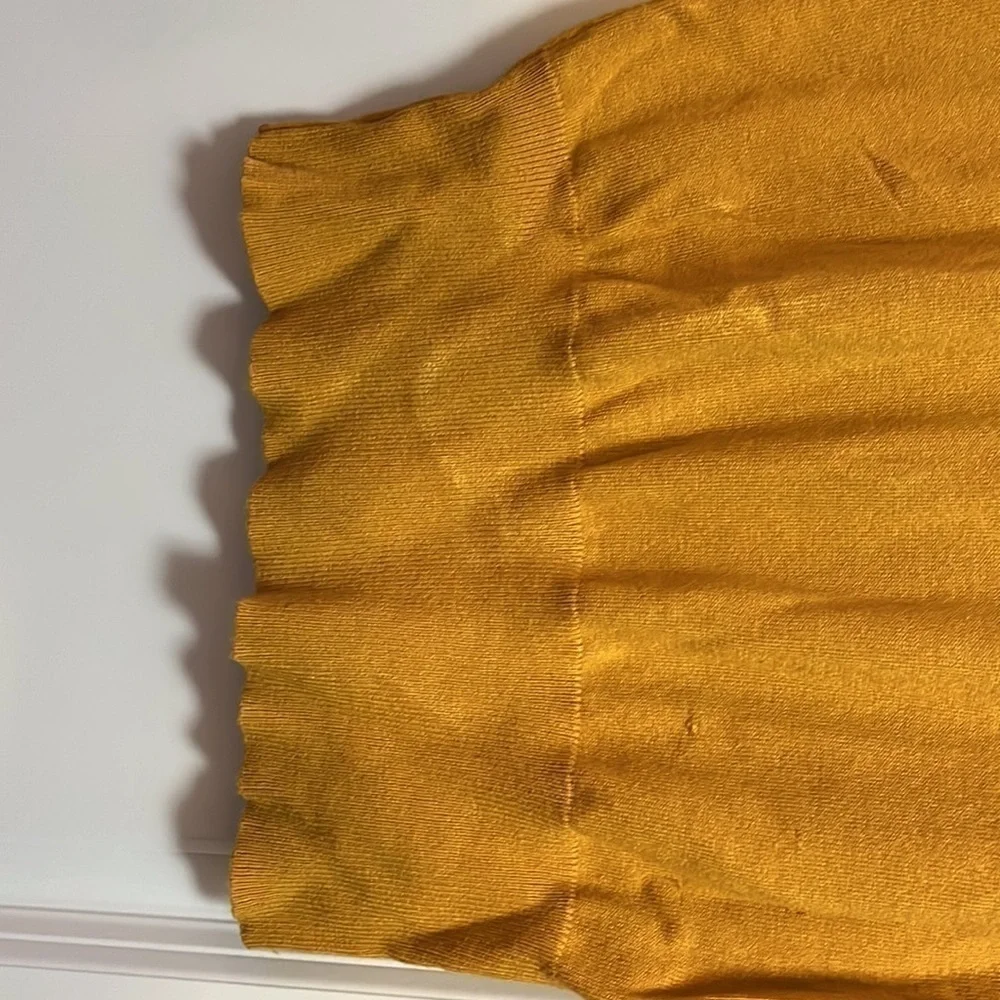 Debut Women’s golden sweater size large preloved - Picture 4 of 5